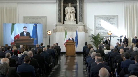 Prime Minister Draghi visits the Port of Genoa