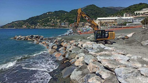 Procedono i lavori alla foce del Leira