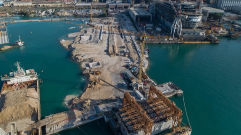 Nuova calata cantieri navali, due cassoni alla conclusione