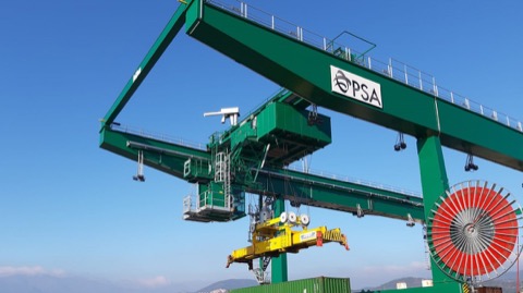 Two new rail terminal cranes at PSA Pra'