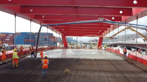 Ponte del Papa, in 4 ore 300 mc di cemento completano la soletta