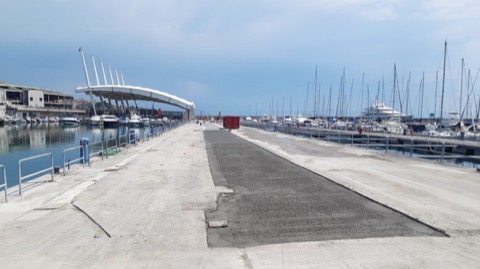 Torre Piloti. Demolizione muro paraonde conclusa