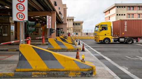 Accesso varchi portuali Genova. La nuova ordinanza