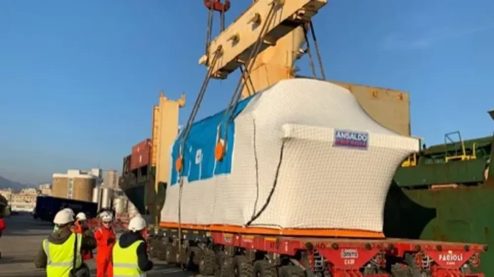 Terminal San Giorgio handles a 372-tonne Ansaldo Energia mega alternator