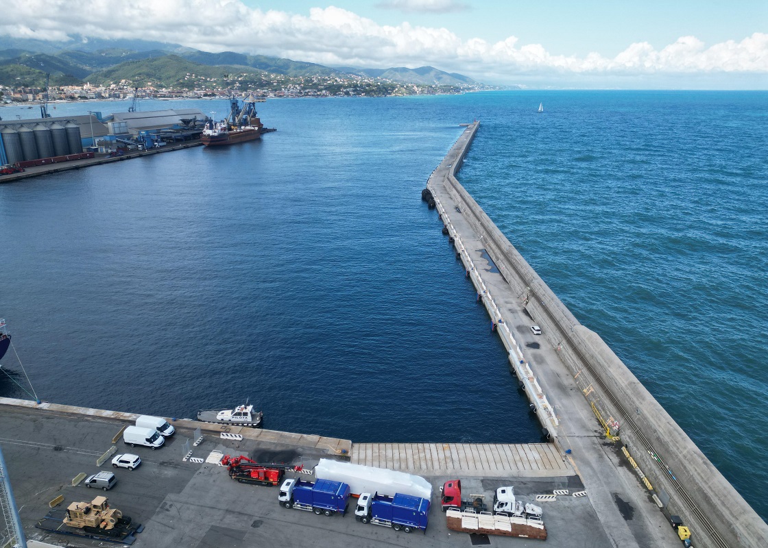 Consolidamento banchine 33 e 32 sud darsena Alti Fondali Savona