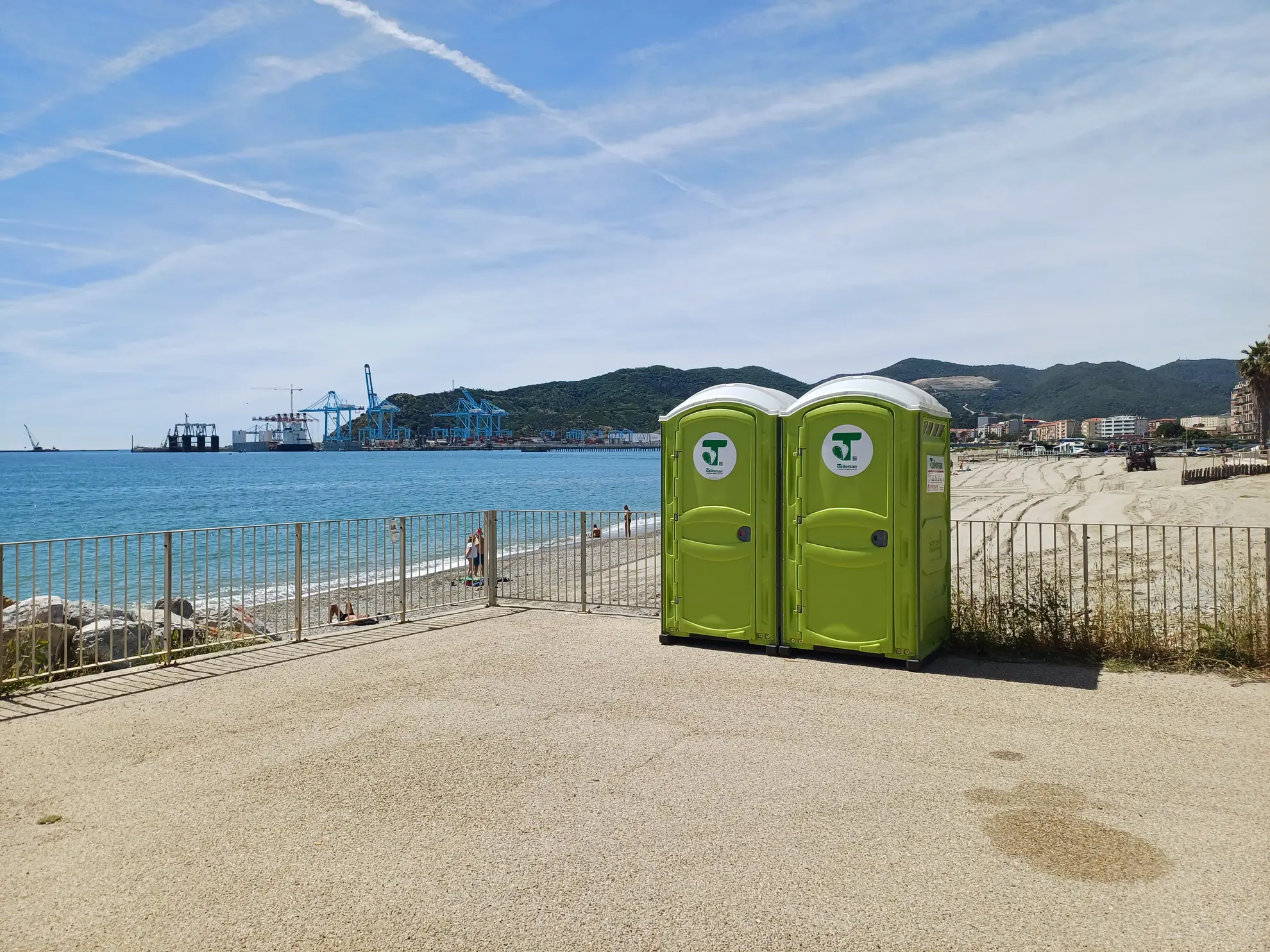 Spiagge libere Savona attrezzate con bagni chimici dal 1 giugno