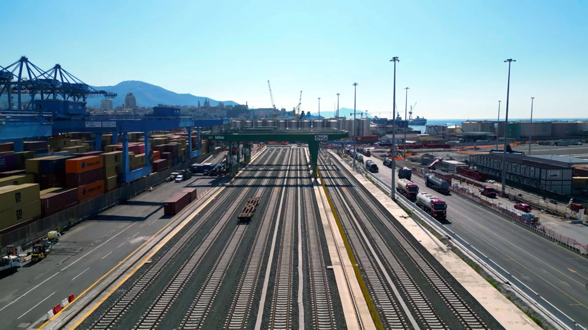 Parco ferroviario Rugna in pieno esercizio. La svolta intermodale del porto di Genova