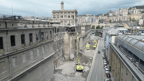 Hennebique, proseguono le attività di demolizione sul fronte nord