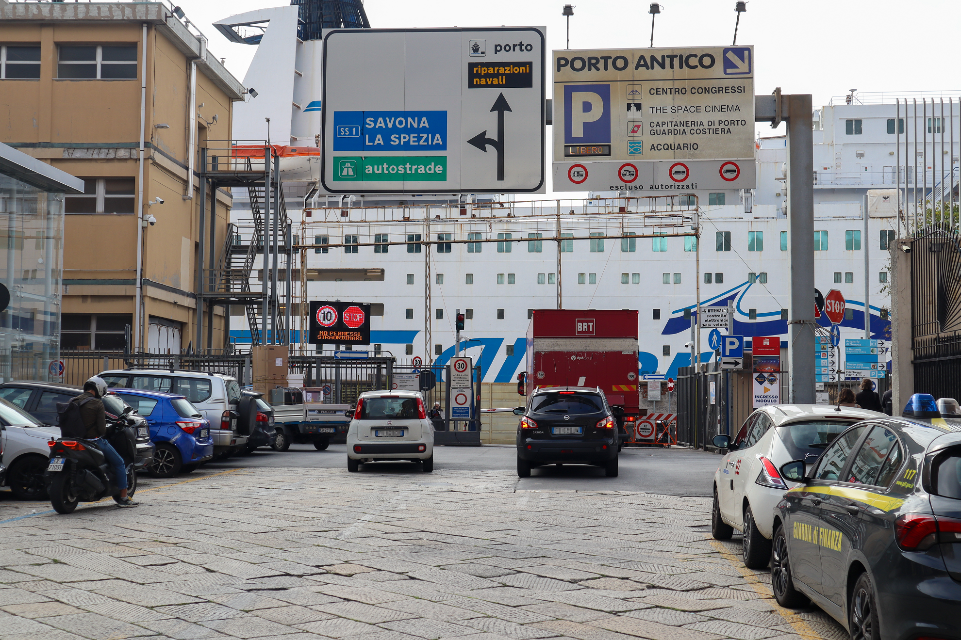 Grazie Port Gate Genoa